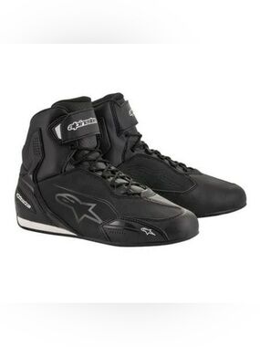 New in Box Alpinestars Men’s Black Riding Boots